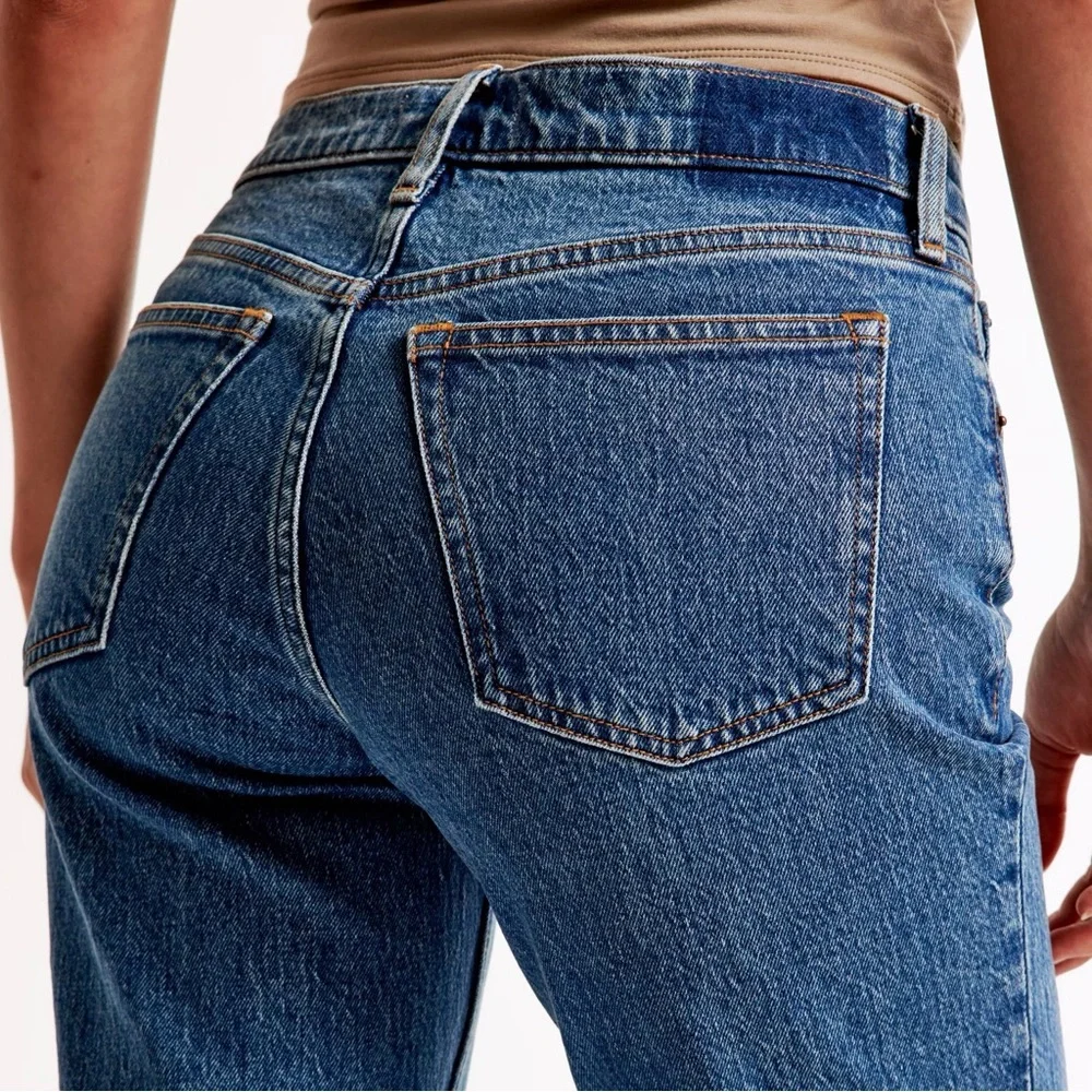 Abercrombie Fitch 10 Short (30S) ‘90s Straight Mid Rise Women’s Jeans Med Wash